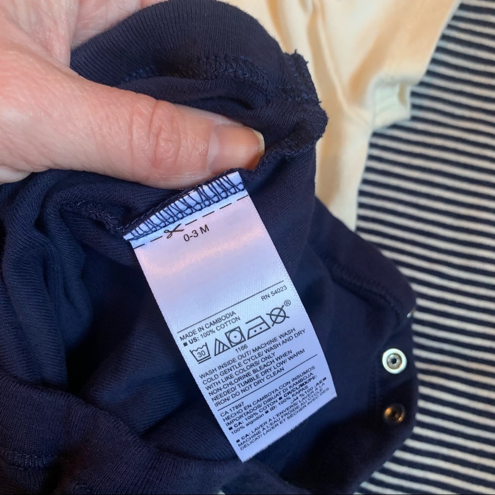 Old Navy 3 Pack of Baby Bodysuits - Picture 5 of 6